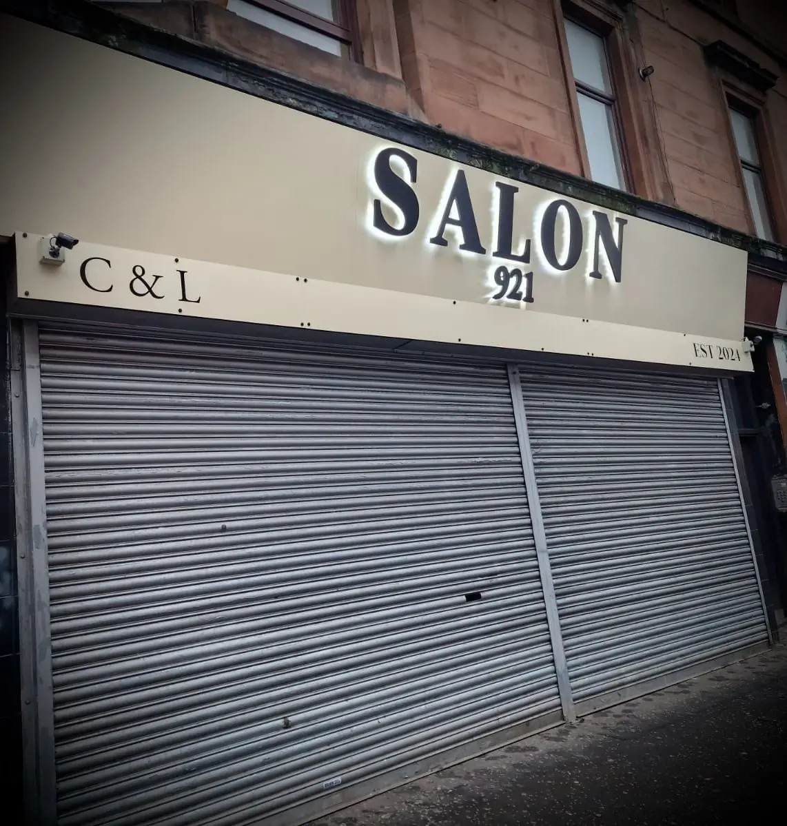 SALON 921 photo (photo 1 of 3)