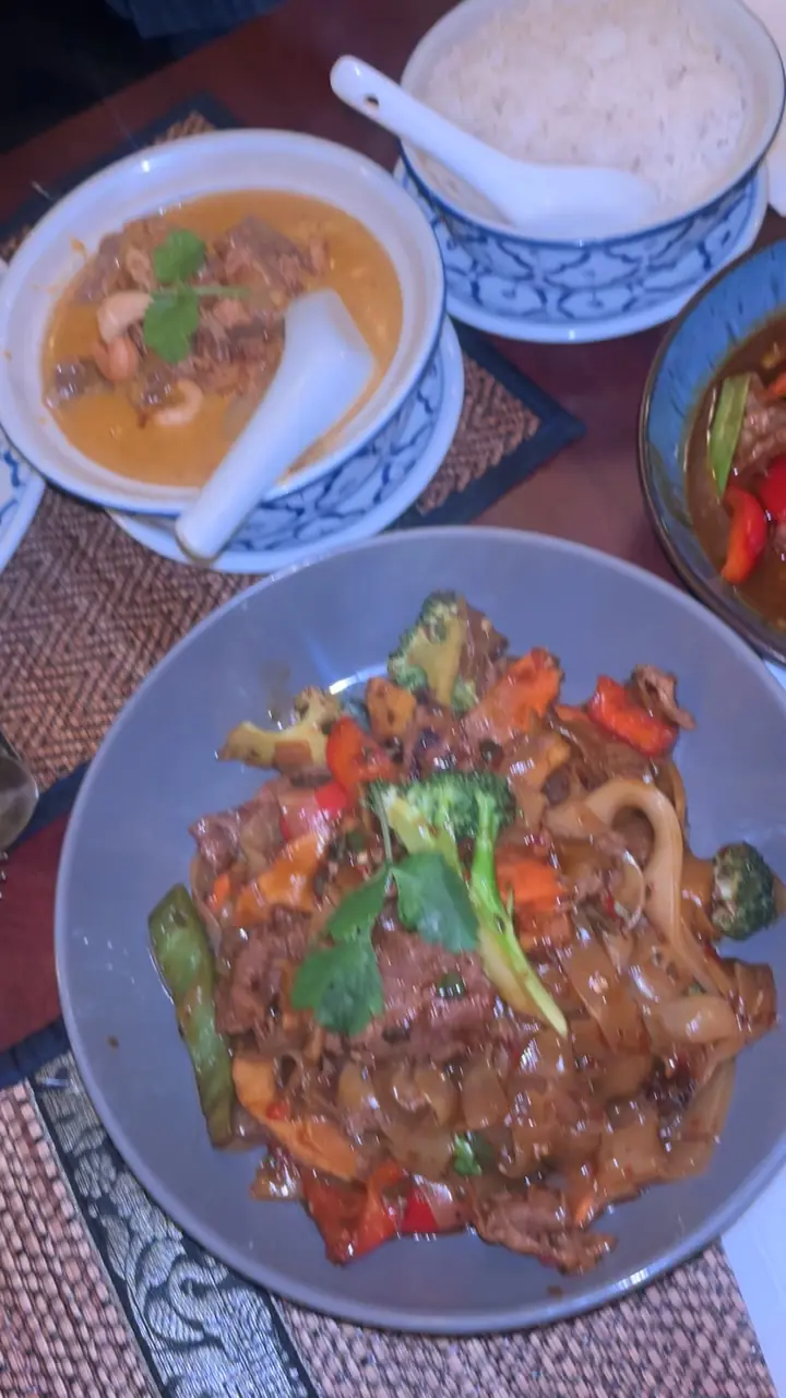 Suriya's Thai Kitchen photo (photo 1 of 3)