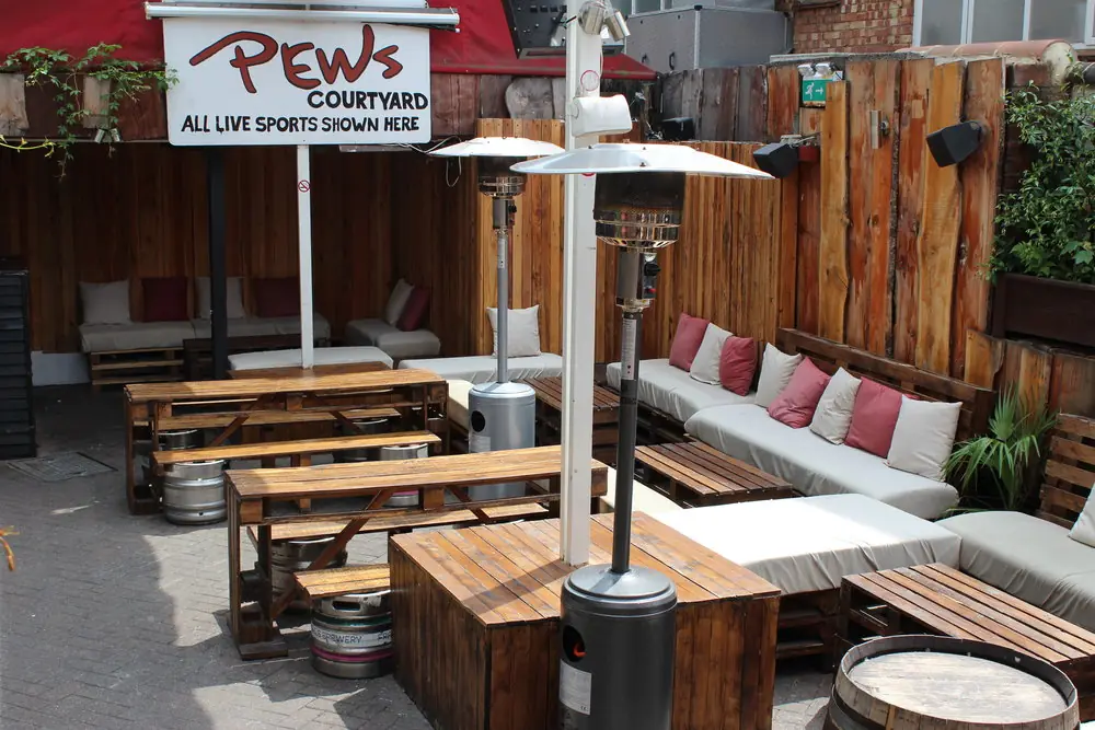 Pews Bar and Courtyard — Bar And Grill in Guildford