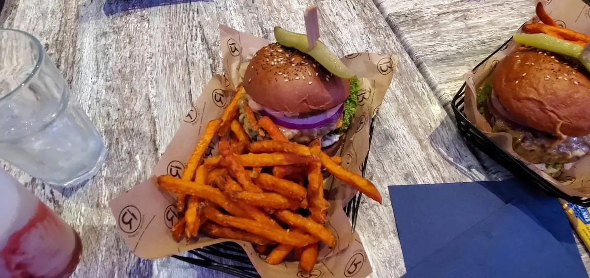 Red Iron Burgers photo (photo 1 of 3)