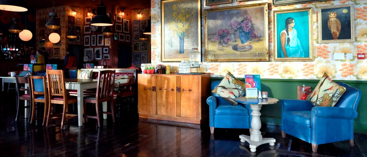 Lago Lounge photo (photo 1 of 3)