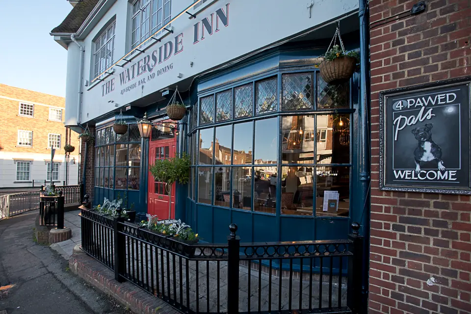 Waterside Inn Ware — Bars in Ware
