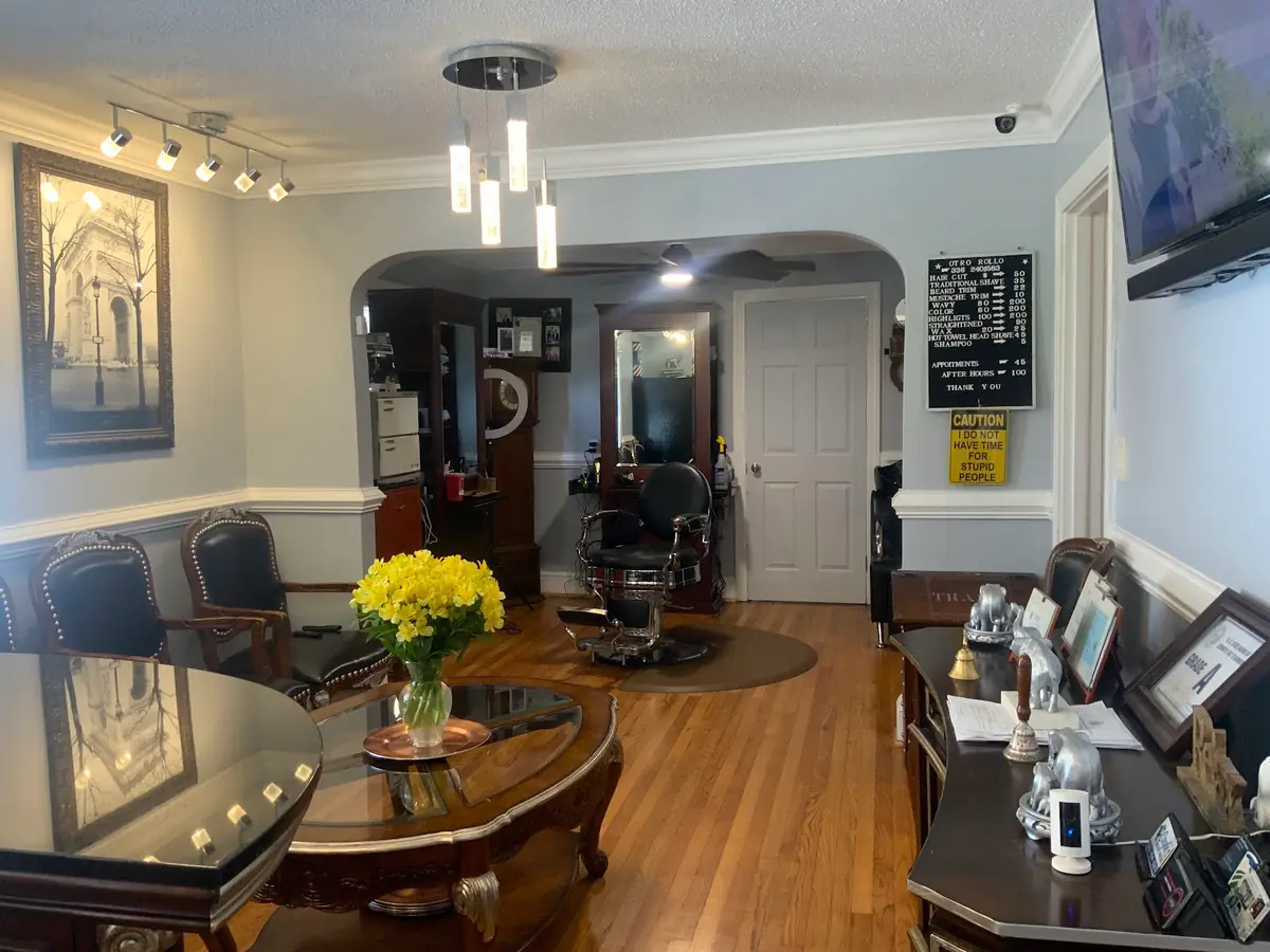 Otro Rollo AMG. THE LONE STAR — Barbershops in Asheboro