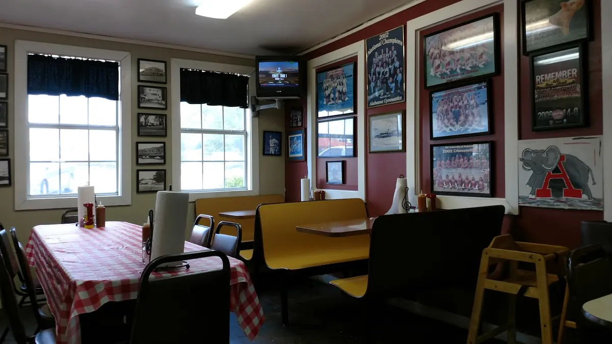 Lisa's Barbeque — Barbecue in Fayette