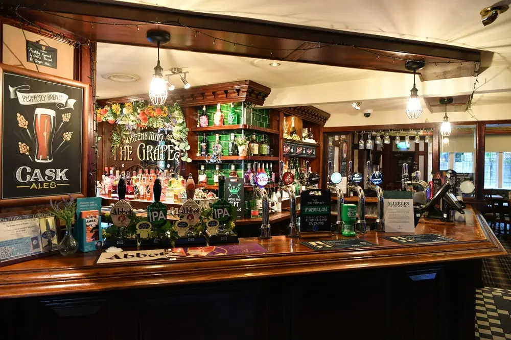 Grapes Hotel photo (photo 1 of 3)