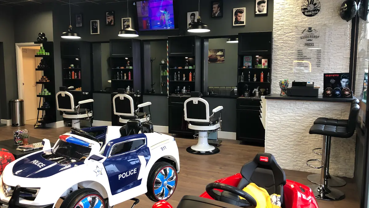 Akos Barbers photo (photo 2 of 3)