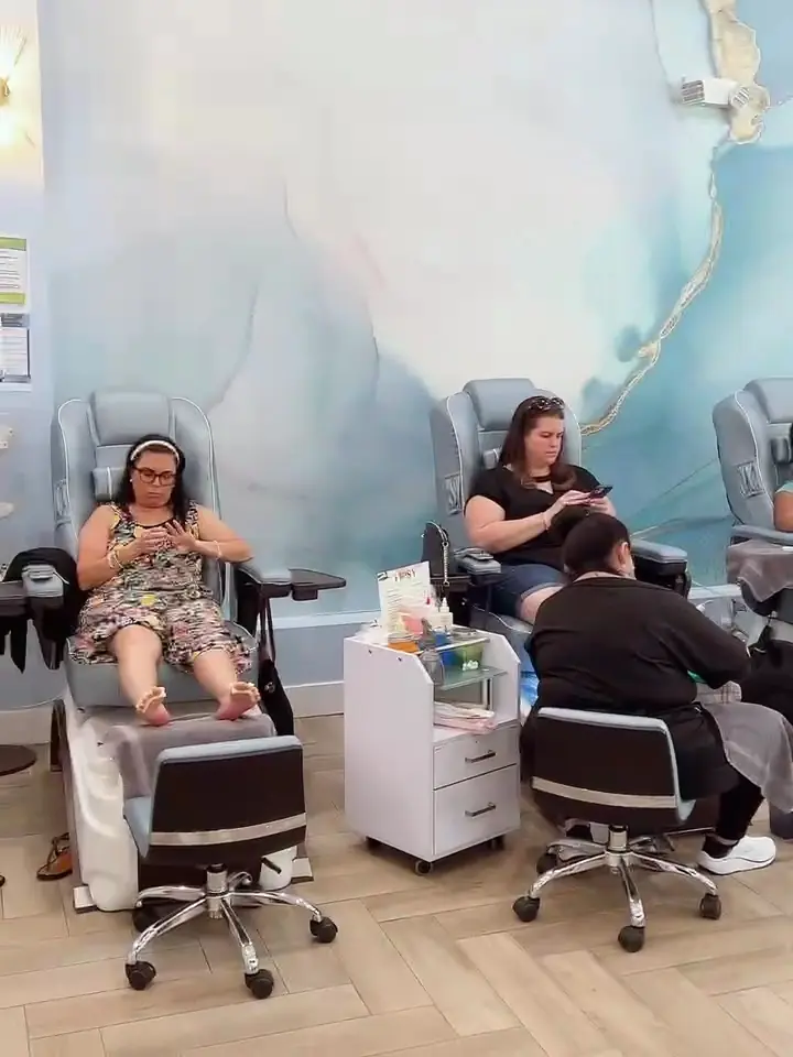 Tipsy Nail & Hair Salonbar Congress photo (photo 2 of 3)