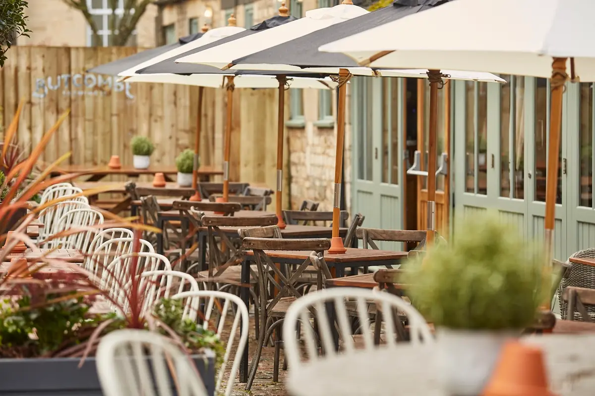 The Bear Inn, Cirencester — Bars in Cirencester