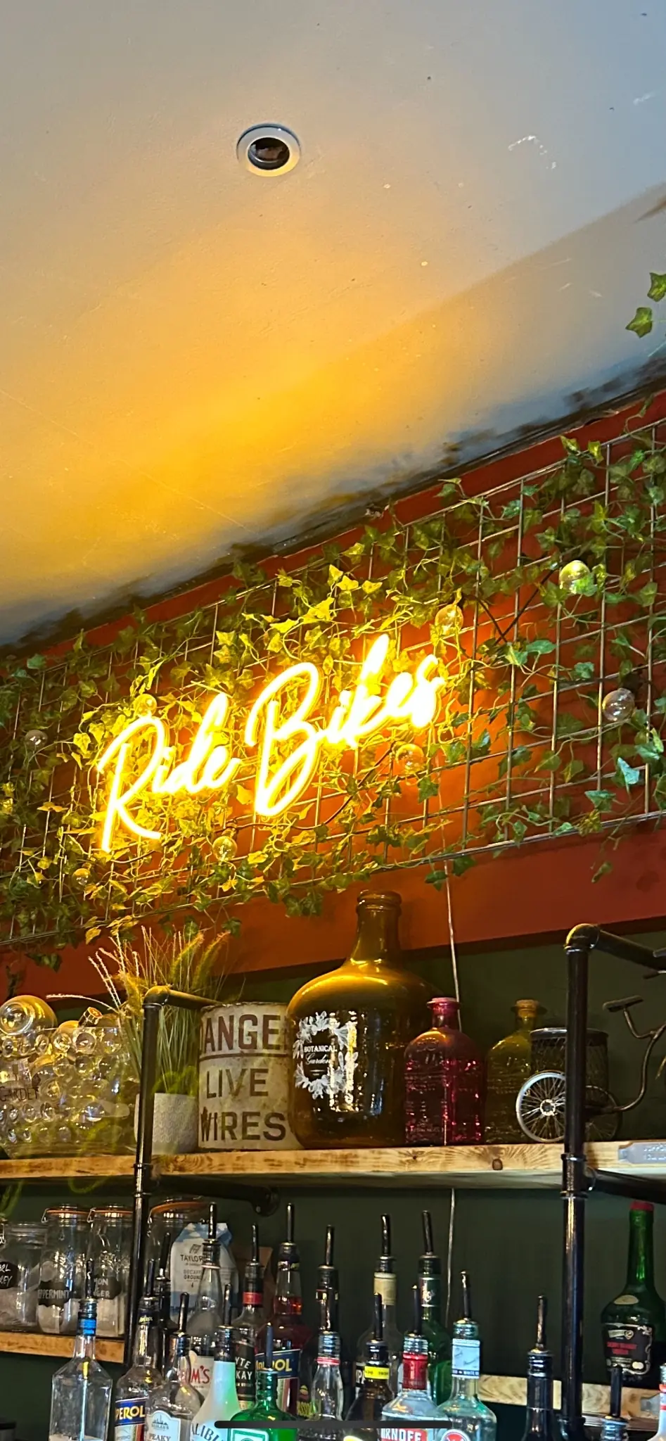 Mamil Cafe Bar — Cafes in Brighouse