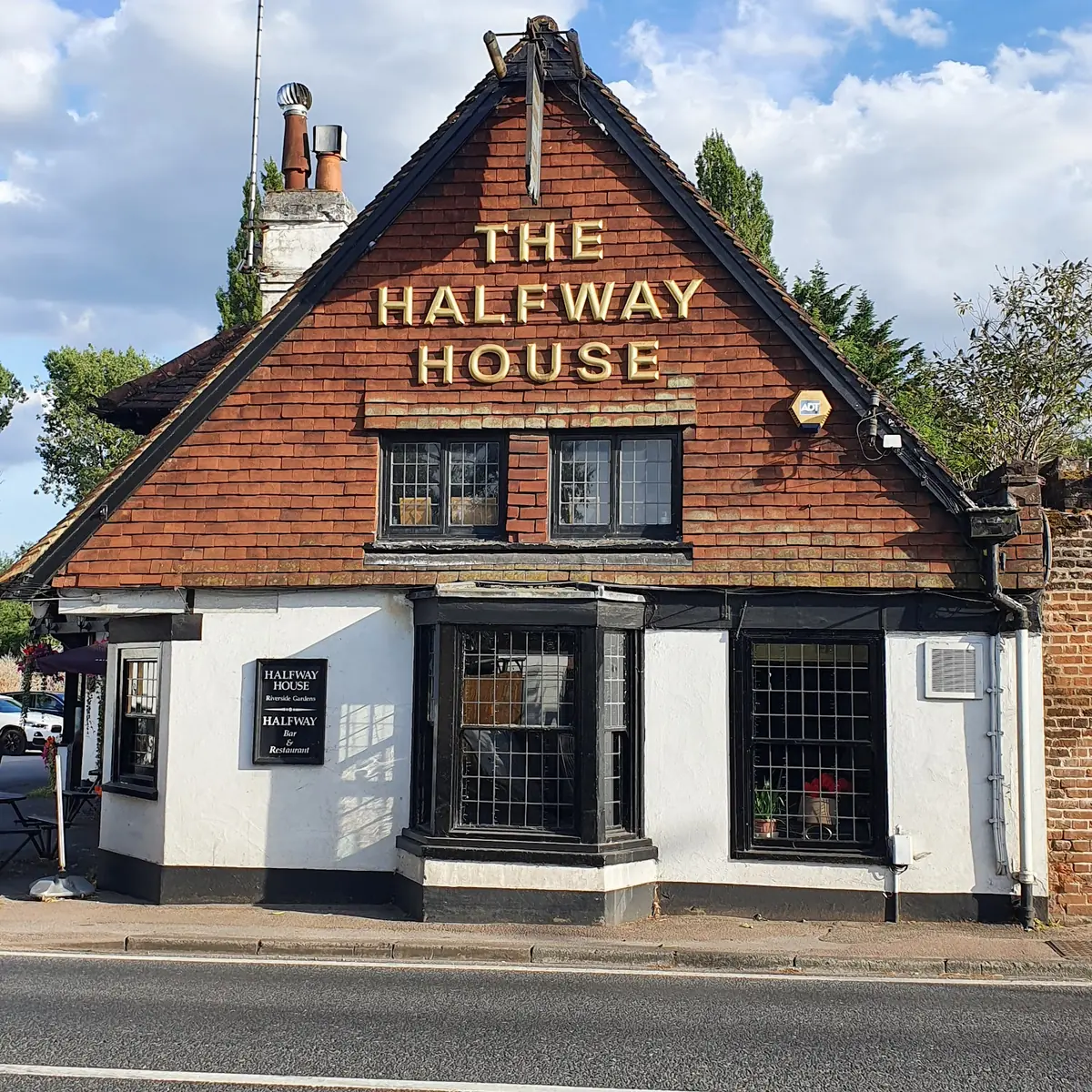 Halfway House — Bars in Rickmansworth