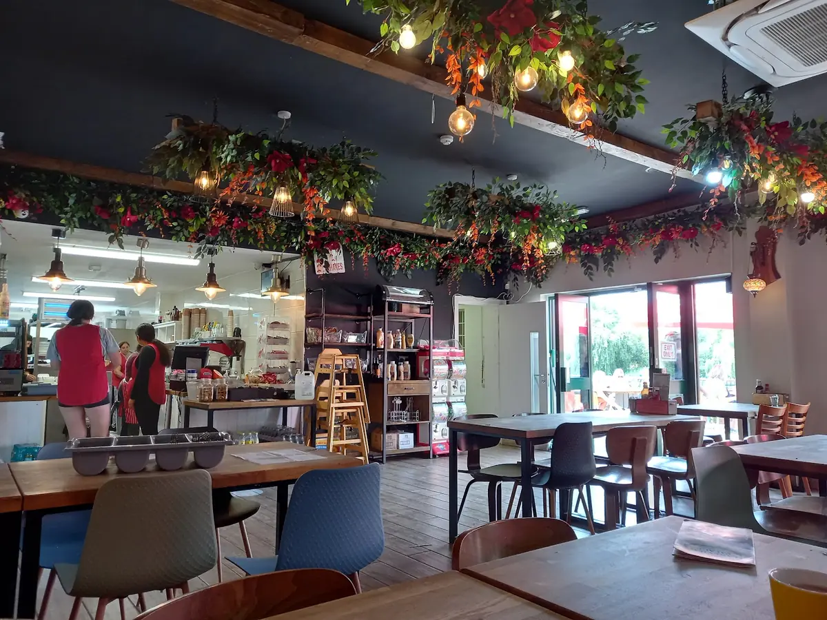 Lakeview Palace Cafe photo (photo 1 of 3)