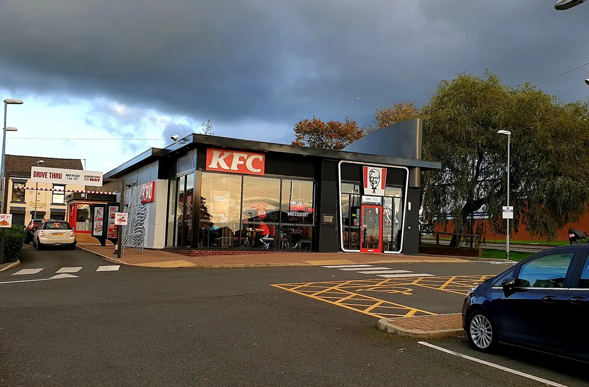 KFC Oldham - Huddersfield Road photo (photo 2 of 3)