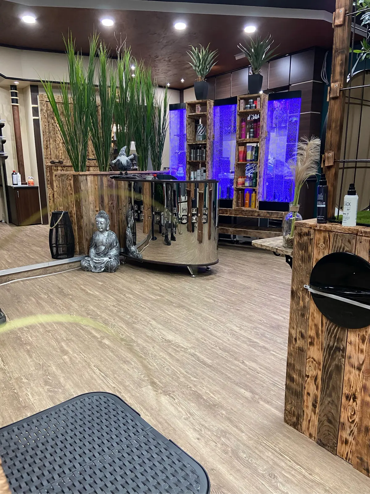 Daniel Julius Nietsch Hairstylist — Hair Salons in Upgant Schott