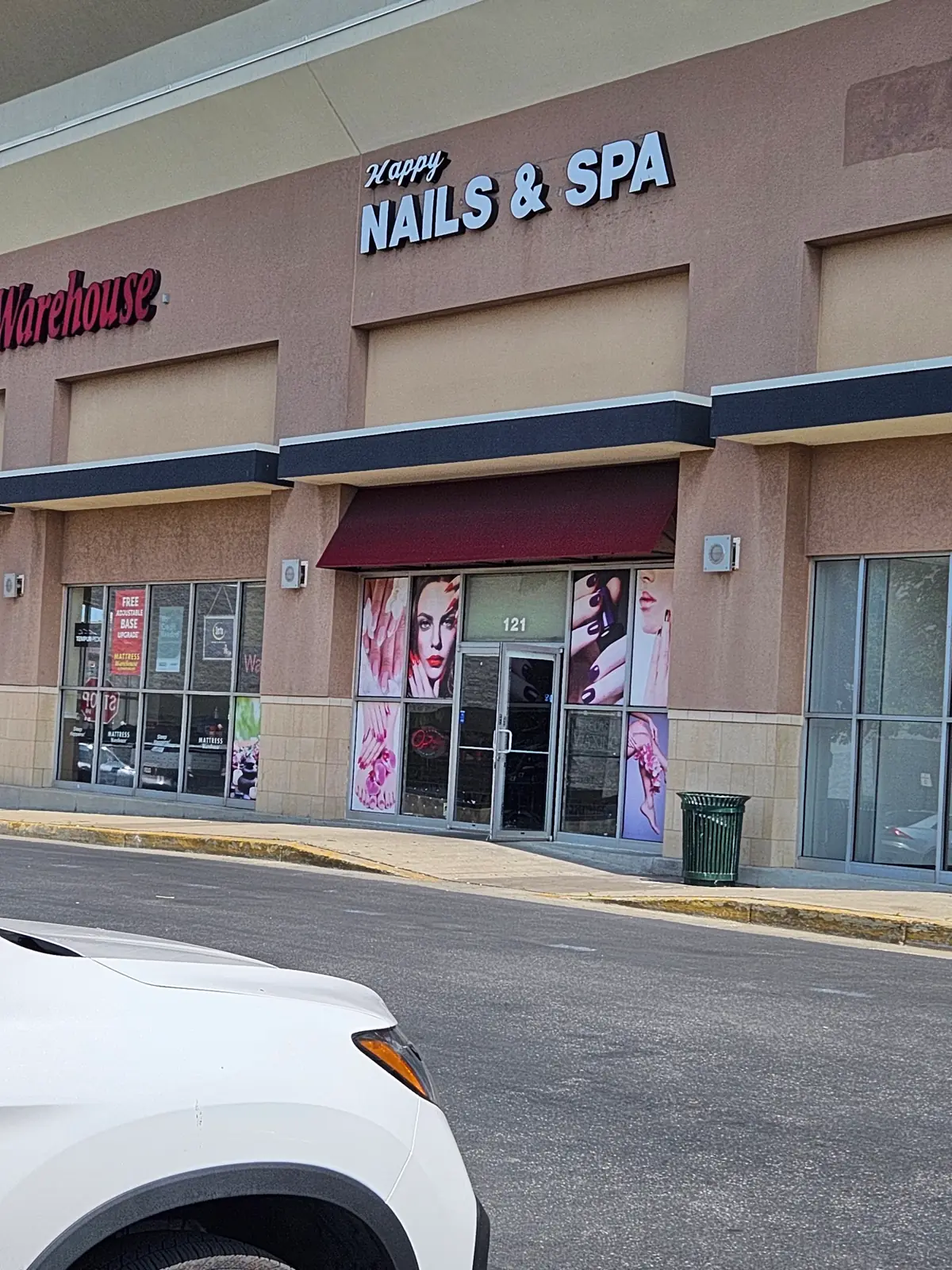Happy Nail & Spa photo (photo 1 of 3)