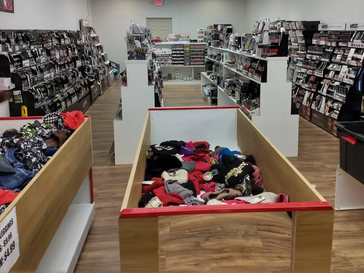 Maxi Beauty Supply photo (photo 2 of 3)