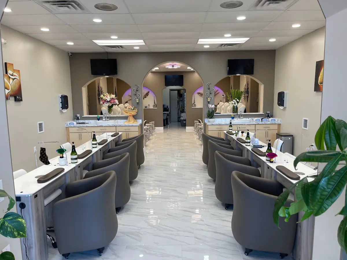 Lux Nails & Spa photo (photo 1 of 3)