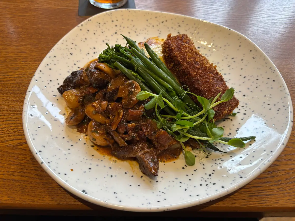 Roos Arms photo (photo 3 of 3)
