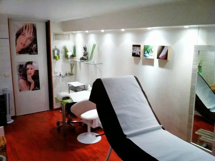 7eme Arr. coiffure photo (photo 2 of 3)