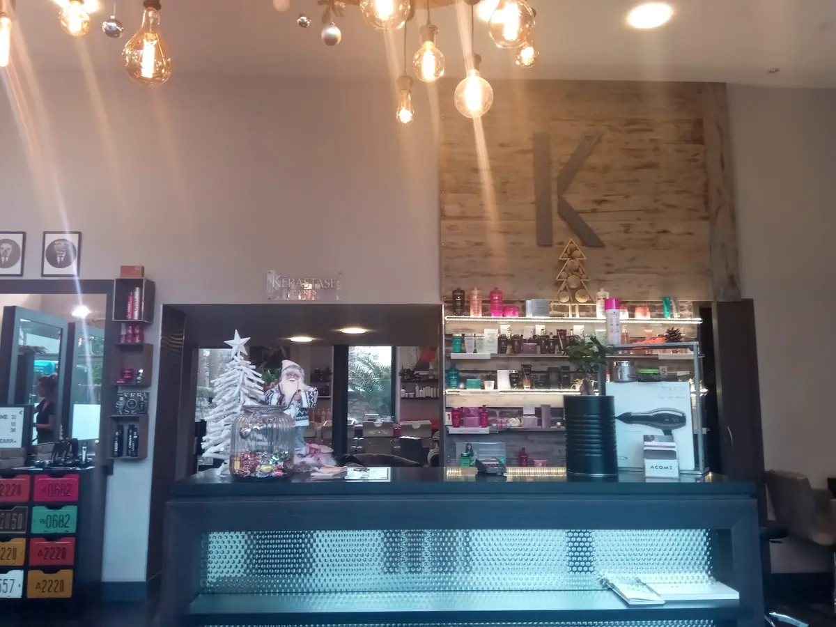 7eme Arr. coiffure photo (photo 1 of 3)