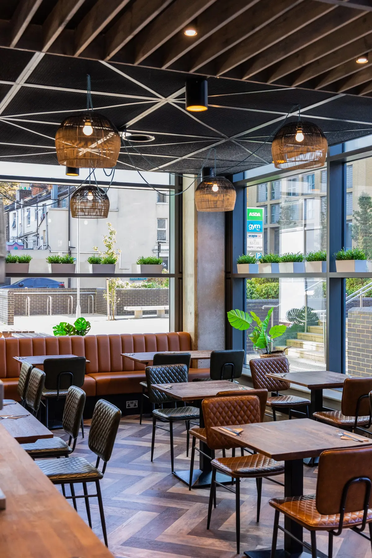 Bar Beach Grill Restaurant Lewisham — Bar And Grill in London