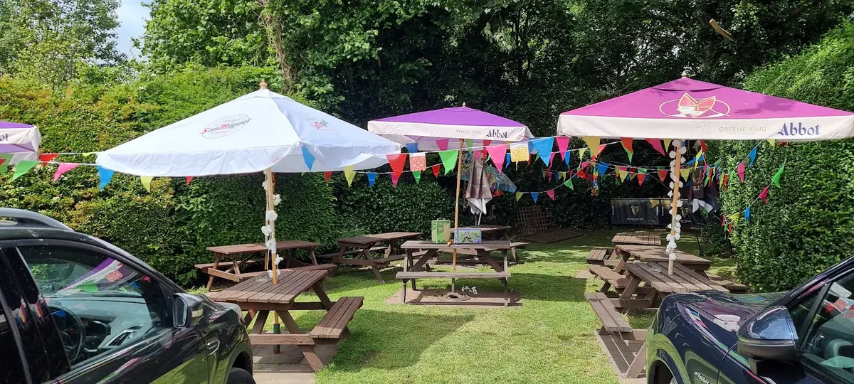 The Combermere Arms - Family Pub Chapel Ash