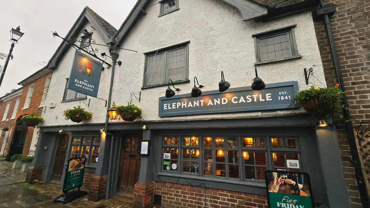 Elephant And Castle Amersham — Bars in Amersham