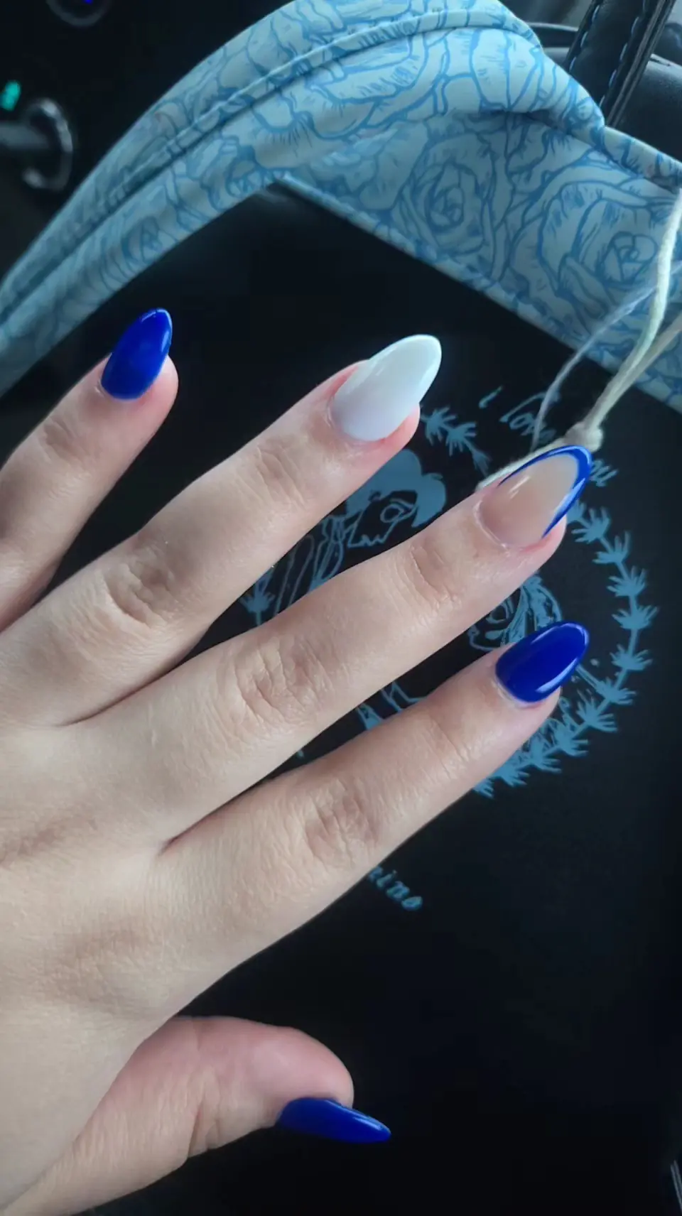 Le's nails photo (photo 2 of 3)