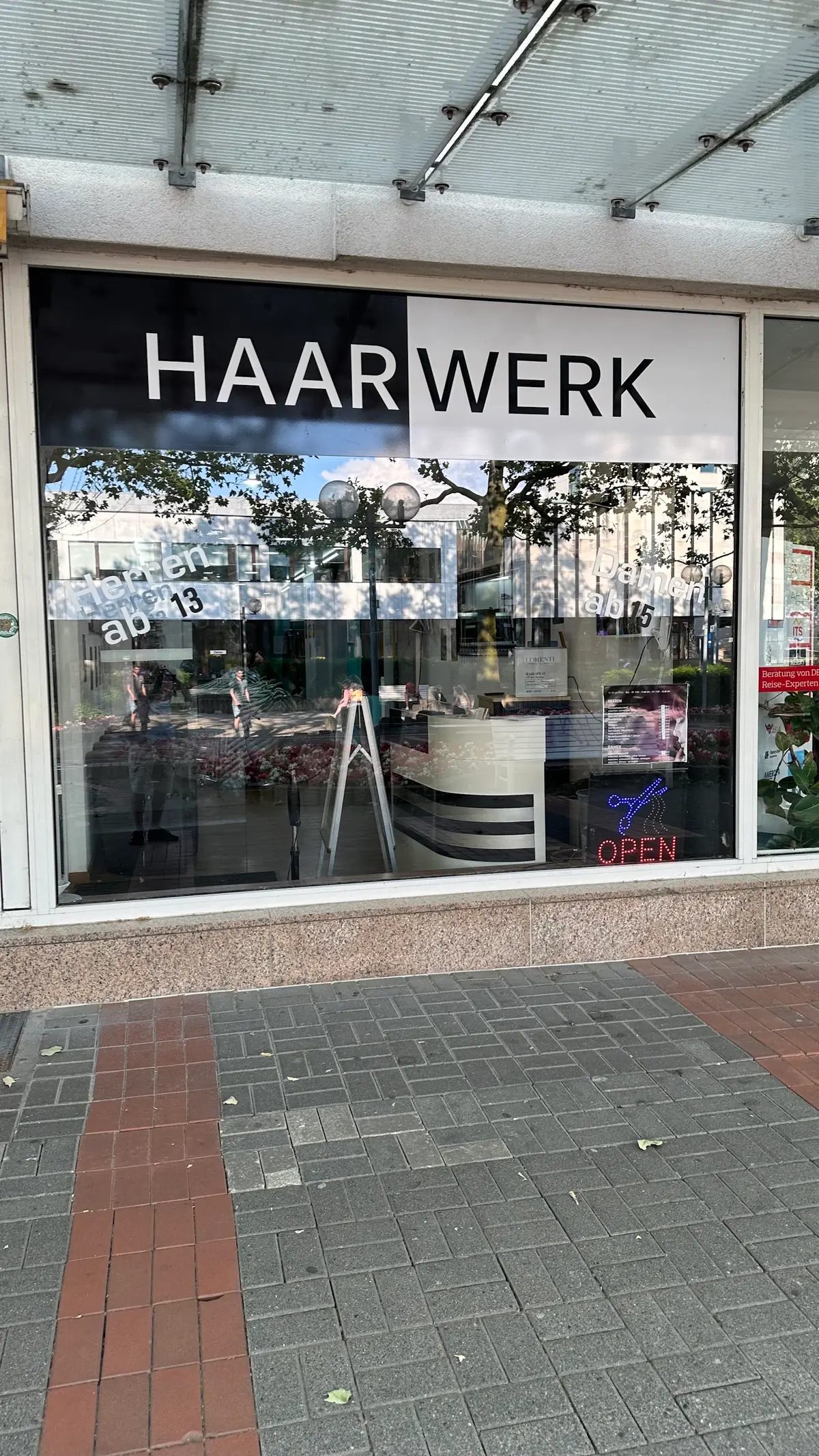 Haarwerk Azer photo (photo 1 of 3)