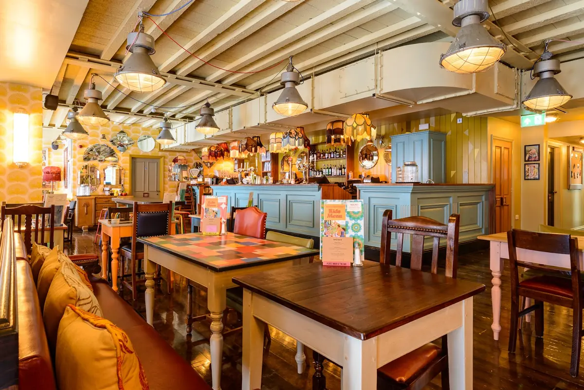 Racconto Lounge photo (photo 1 of 3)