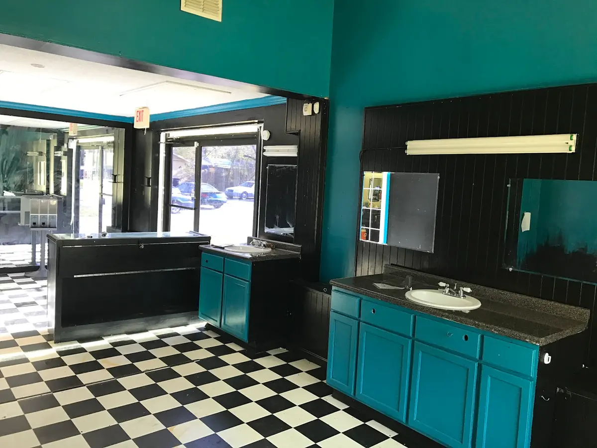 Junes Barbershop (Jacksonville)