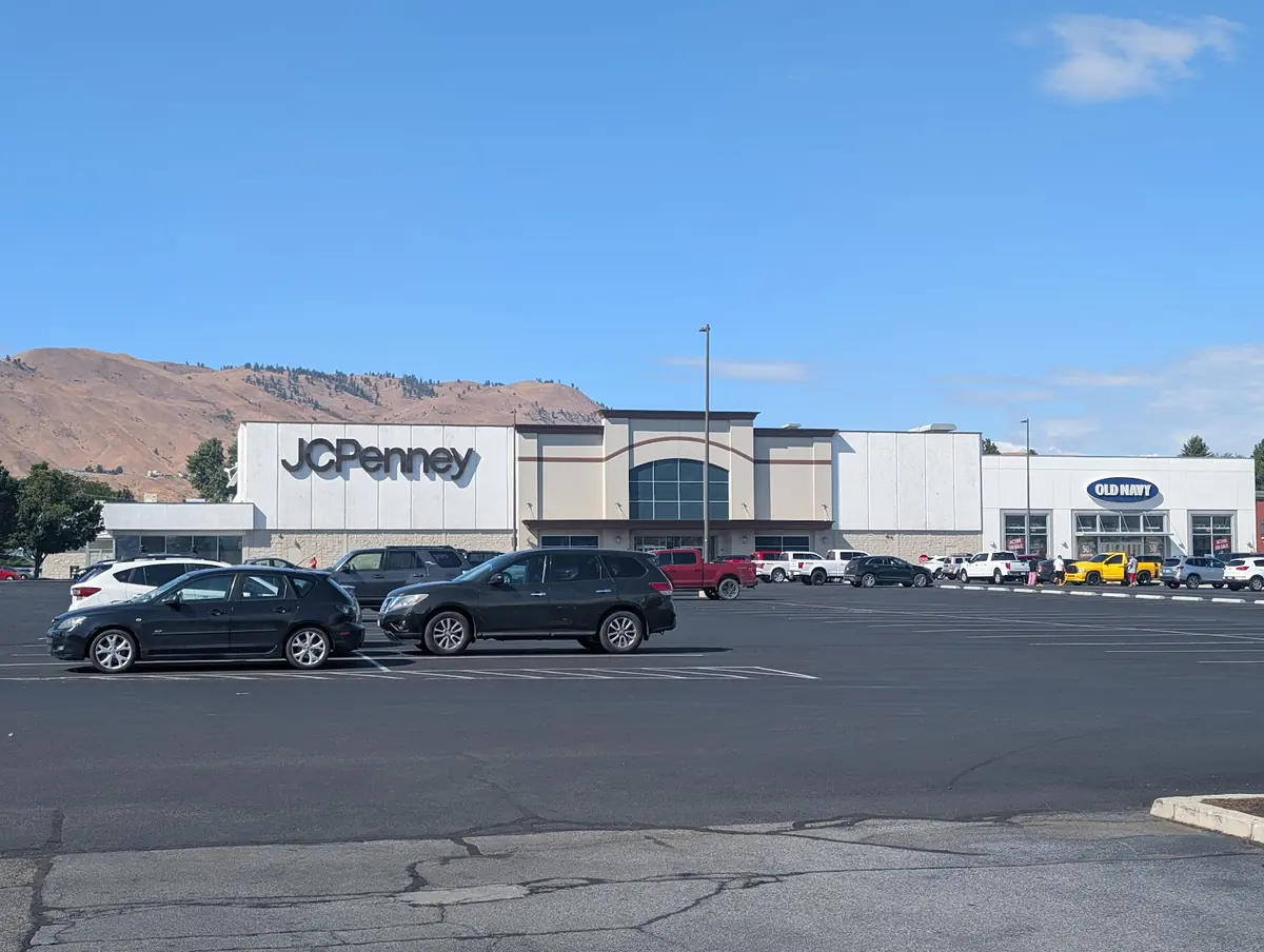 Valley North Shopping Center — Shopping Malls in Wenatchee