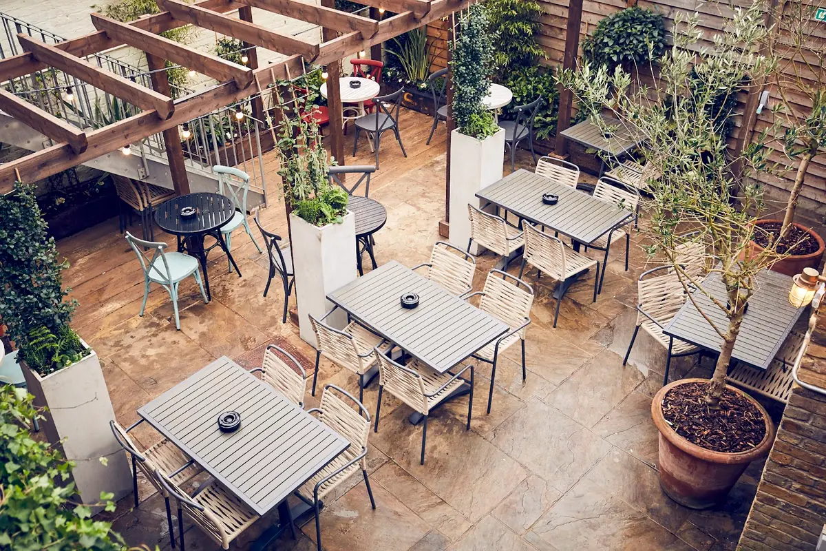 East Putney Tavern photo (photo 1 of 3)