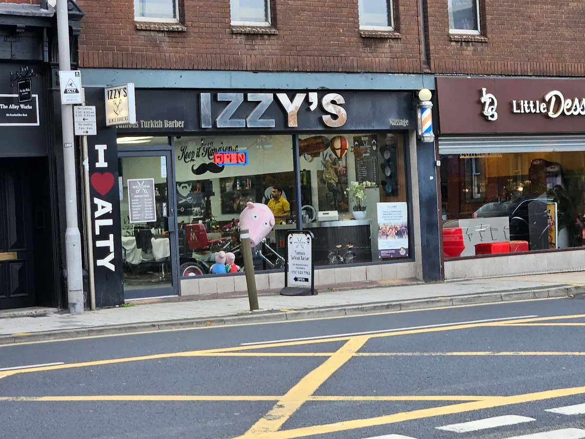 Izzy's Barber Shop photo (photo 1 of 3)
