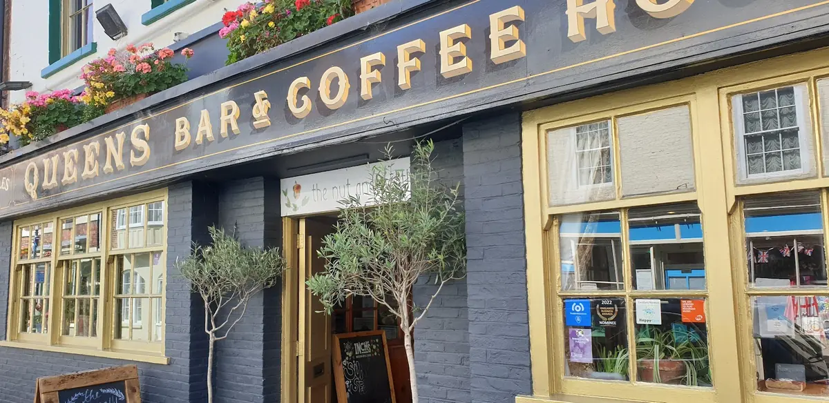 Queens Bar & Coffeehouse — Bars in Bridlington