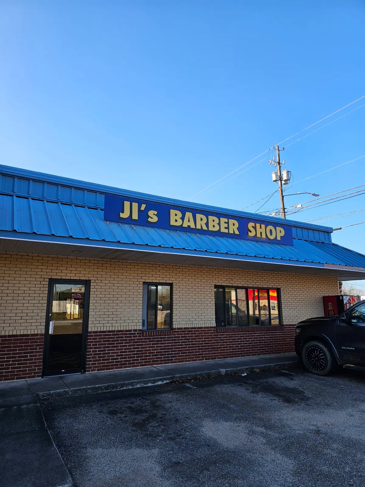 Ji's Barber Shop photo (photo 1 of 3)