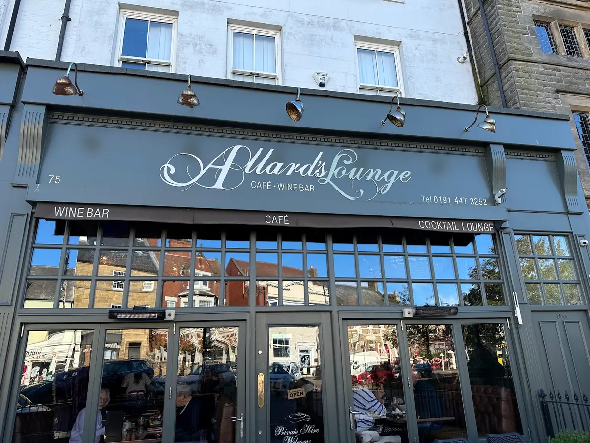 Allard's Lounge photo (photo 1 of 3)