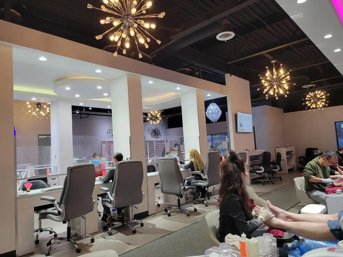 Lux Nails & Spa photo (photo 2 of 3)