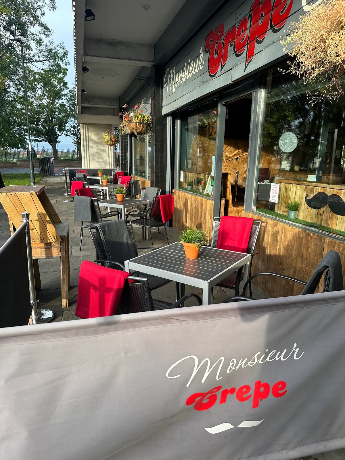 Monsieur Crepe Cafe