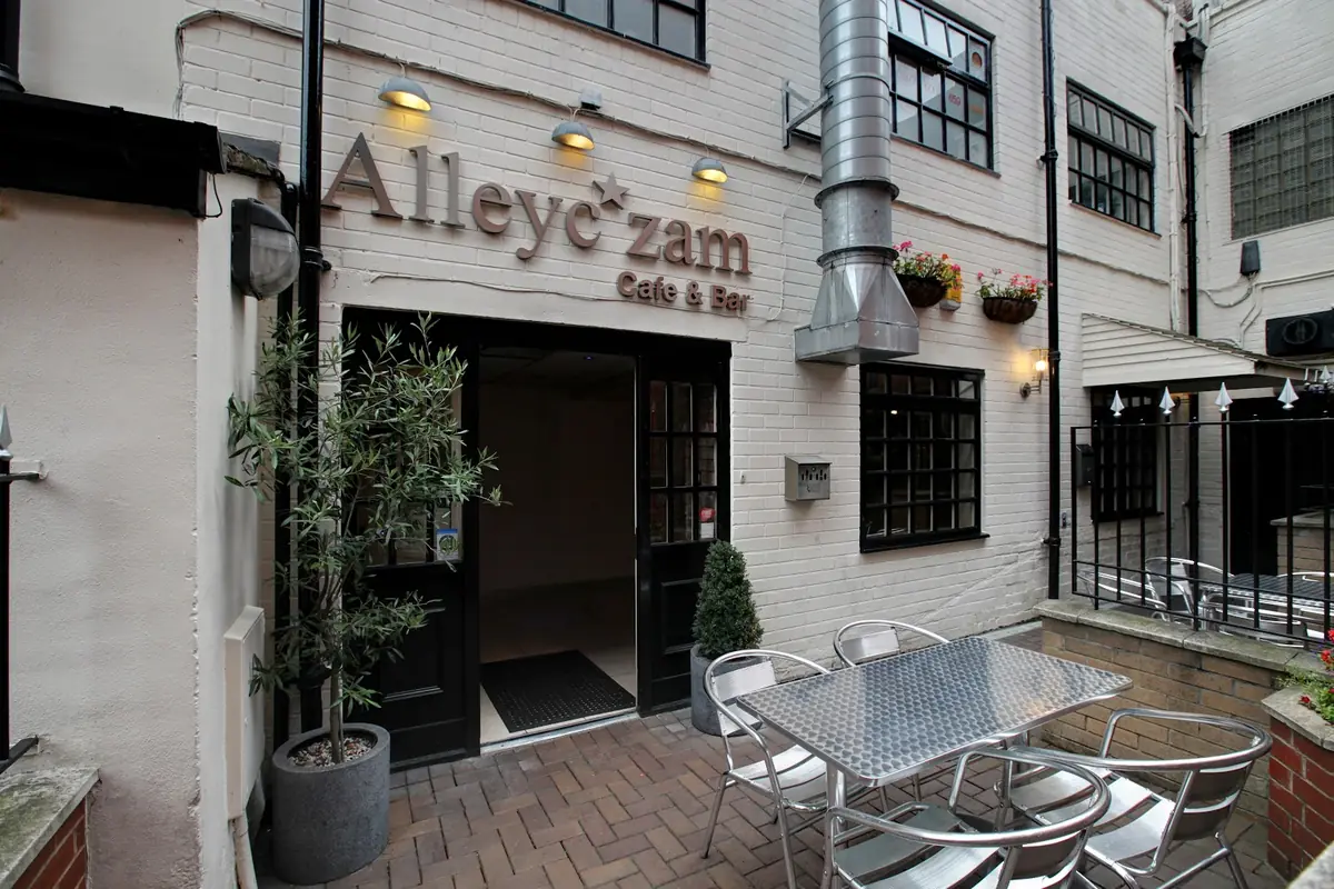Alleyc'zam Cafe & Bar — Cafes in Pontefract