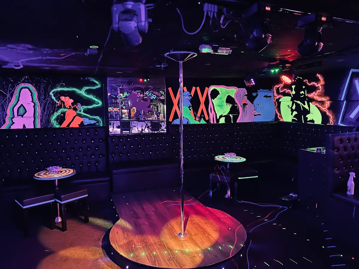Cupids swingers club photo (photo 2 of 3)