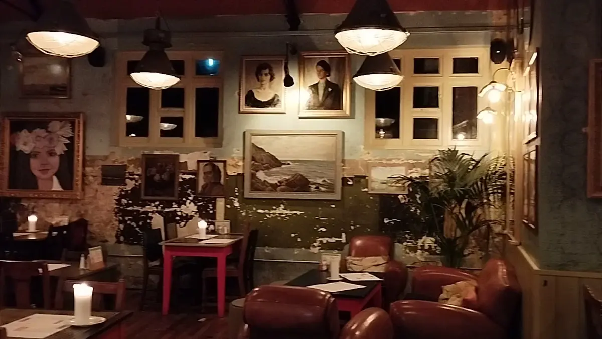 Correo Lounge photo (photo 2 of 3)
