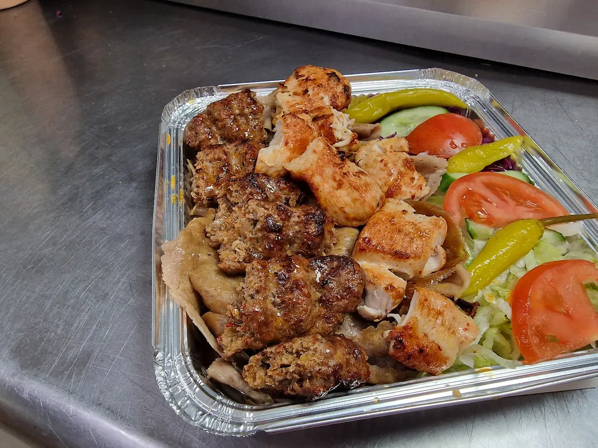 Bestie Kebab Pizza photo (photo 2 of 3)