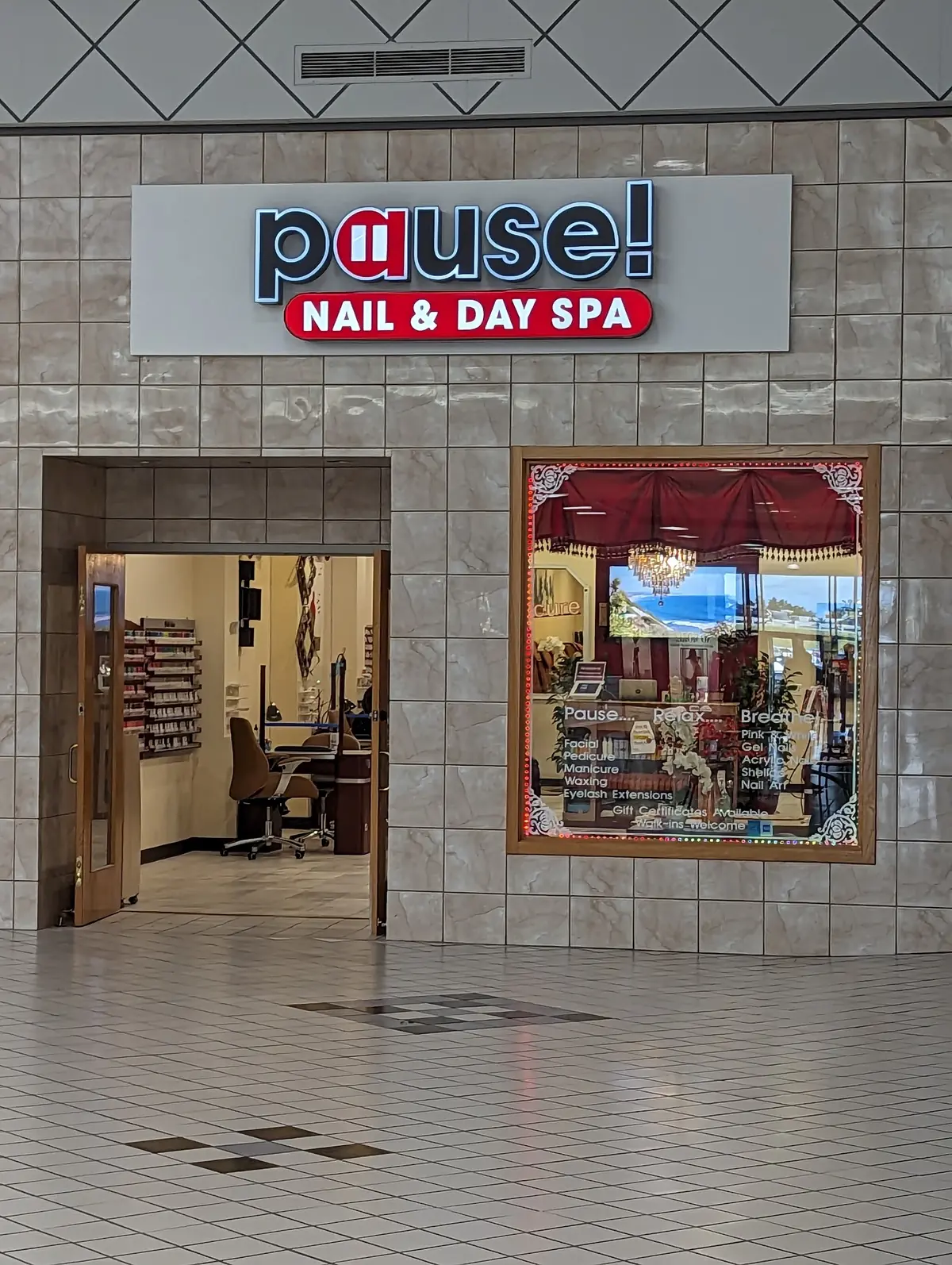 Pause Nail & Day Spa photo (photo 1 of 3)