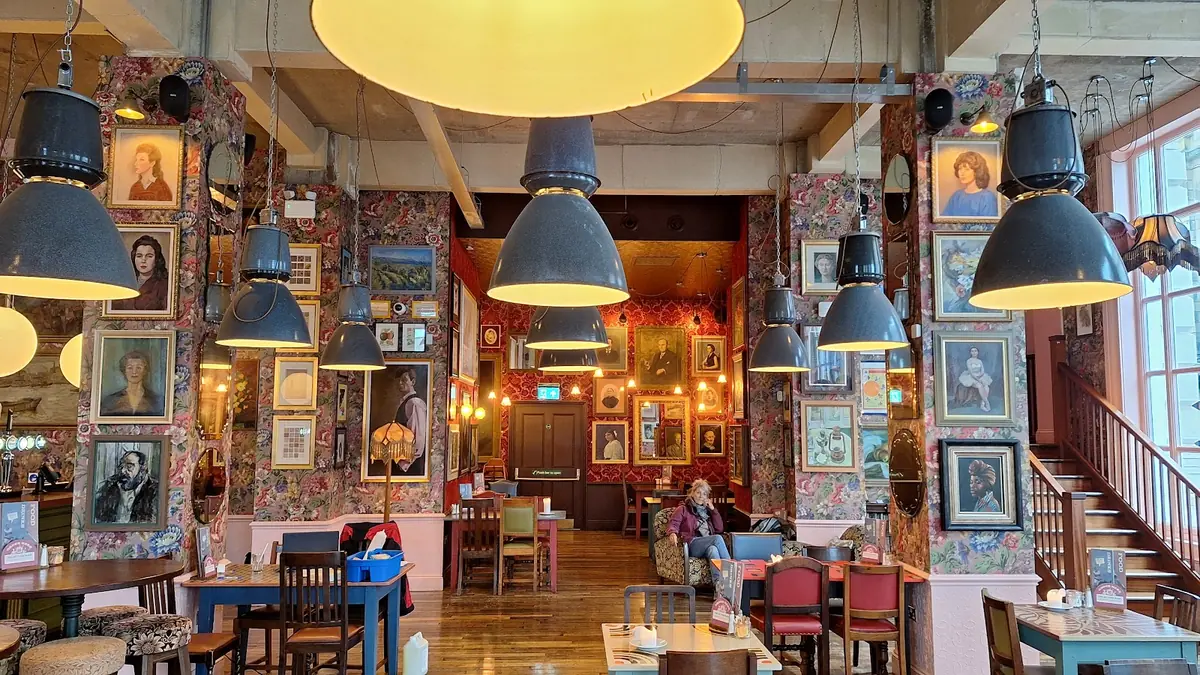 Occulo Lounge — Restaurants in Southport