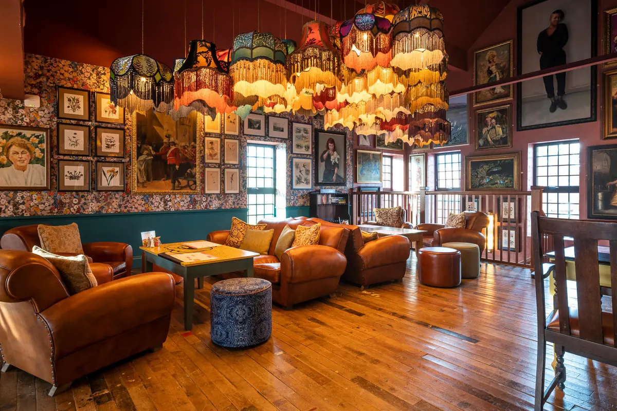 Barco Lounge photo (photo 1 of 3)