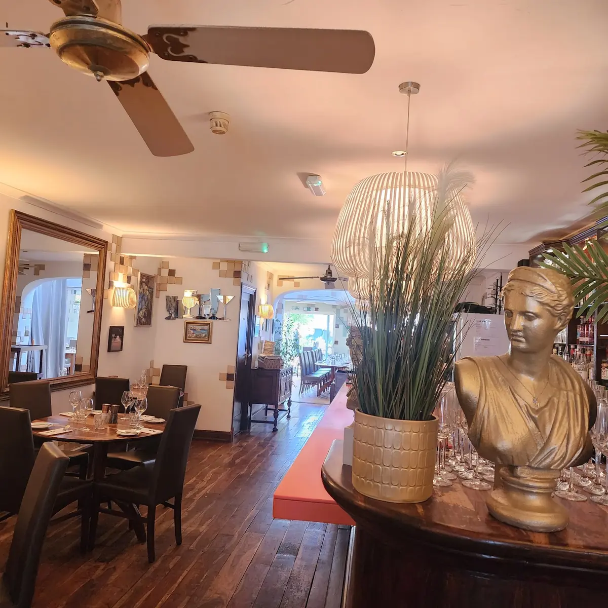 Sotirios Bar & Restaurant photo (photo 2 of 3)