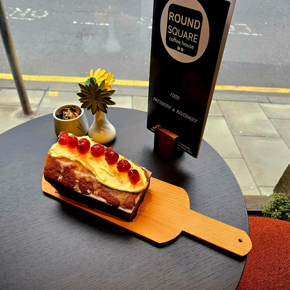 Roundsquare Cafe Bistro photo (photo 4 of 7)