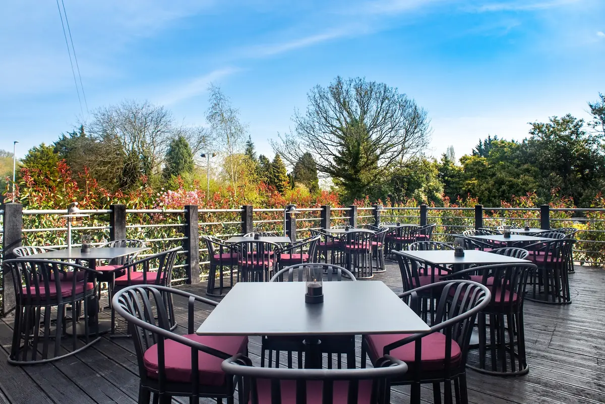 Dukes Head Crawley Downs — Bars in Crawley