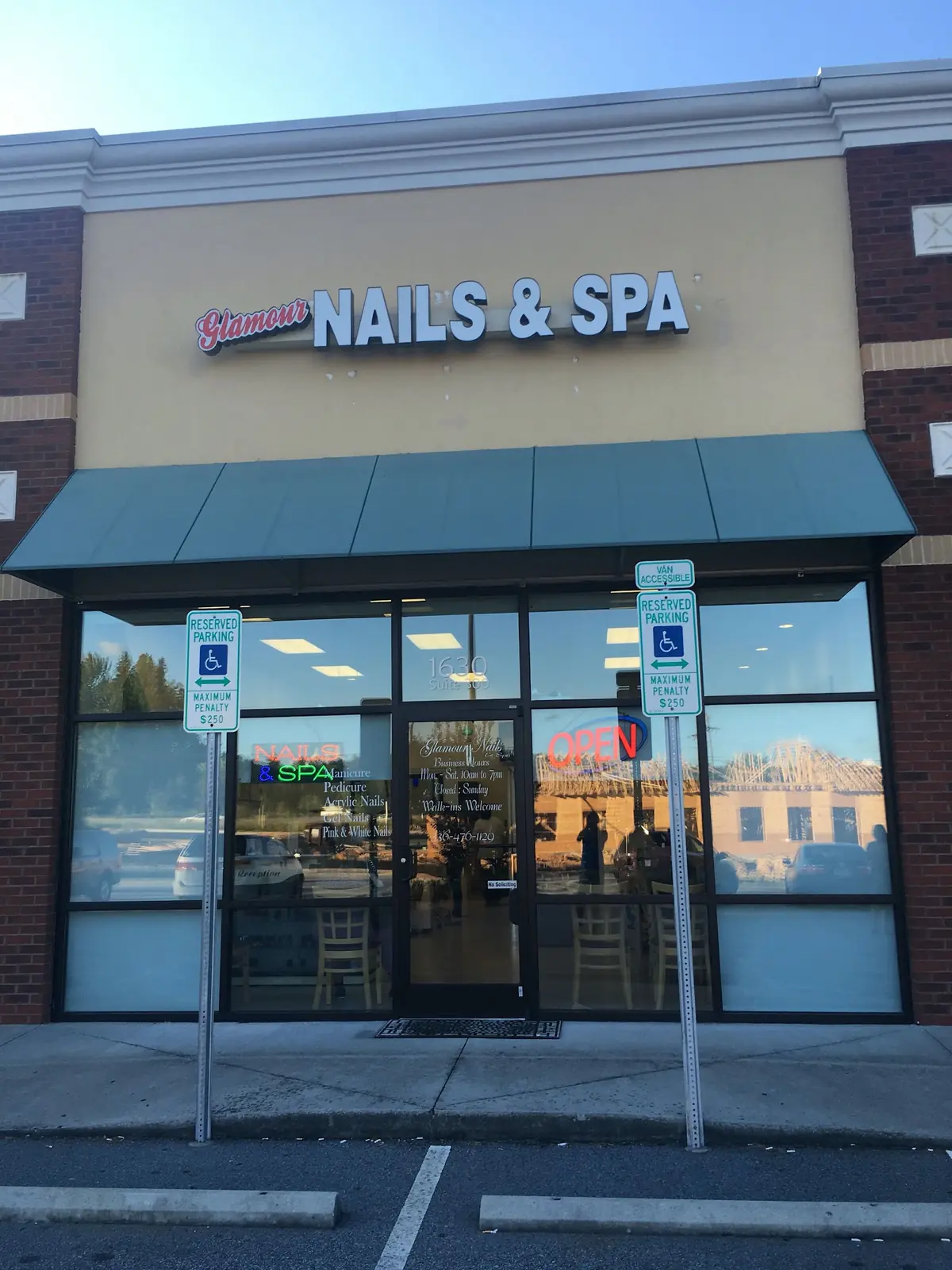 Glamour Nails & Spa photo (photo 1 of 3)