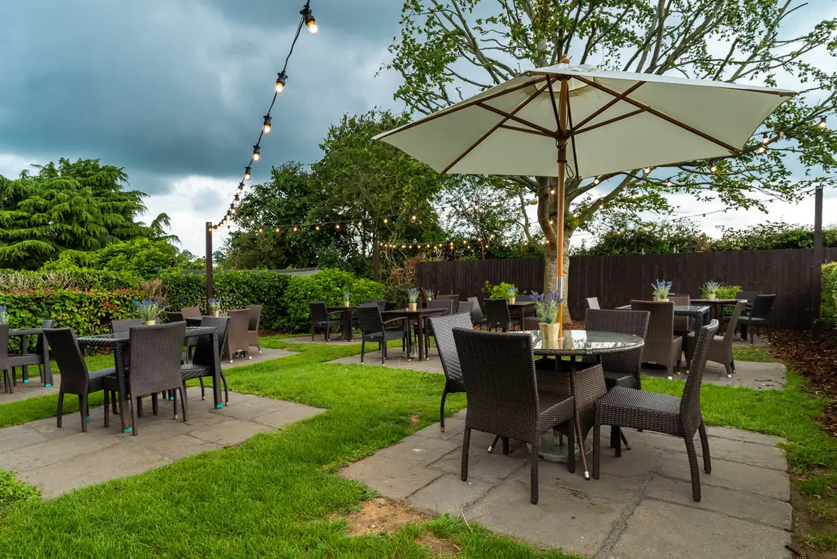 Fox & Hounds Lower Harlestone — Bars in Northampton